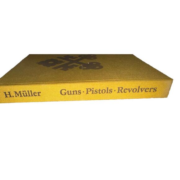 Guns, Pistols, Revolvers. Hand-firarms from the 14th to the 19th centuries. Phot - Picture 3 of 6